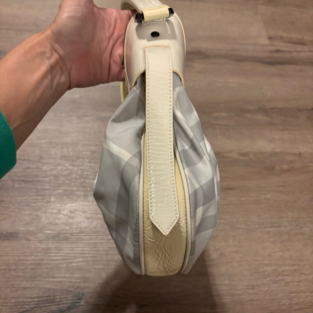 Burberry Ivory Beat Check Canvas Hobo Bag - Picture 4 of 15